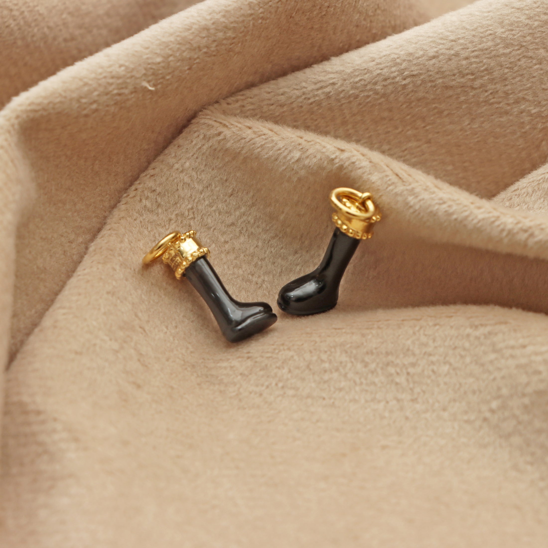 Natural Black Onyx Foot 14K gold charm back view - NFJSD-1330